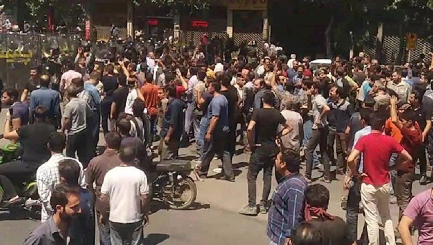 تظاهارات اصفهان-خامنه ای حیا کن مملکتو رها کن