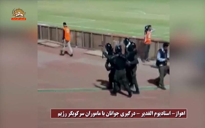 درگیری جوانان اهواز در جریان مسابقه فوتبال در ورزشگاه الغدیر