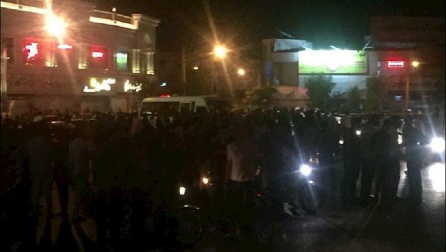 تظاهرات شبانه در تهران، قم، شیراز و کرج