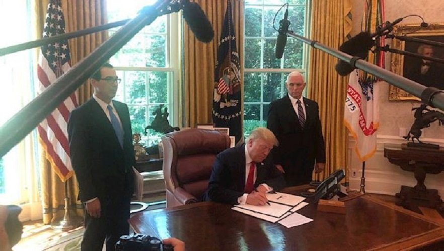 اعلام تحریم خامنه‌ای و دستگاهش توسط رئیس جمهور آمریکا
