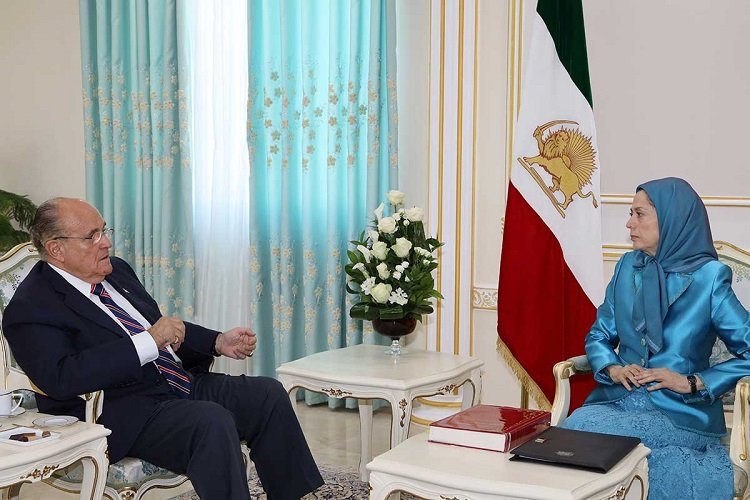 دیدار مریم رجوی با شهردار رودی جولیانی در اشرف ۳ در آلبانی
