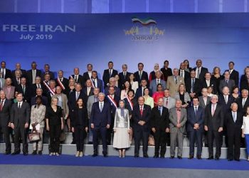 بزرگداشت نبرد تاریخی مردم ایران برای آزادی – اشرف ۳ / بازدید شخصیتهای سیاسی از نمادهای ۱۲۰ سال نبرد تاریخی مردم ایران به همراه مریم رجوی