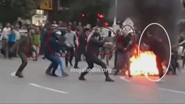 شقاوتهای پاسداران خامنه ای درمقابله بامردم معترض با گلوله و جنایت و پاسخ مردم به آن