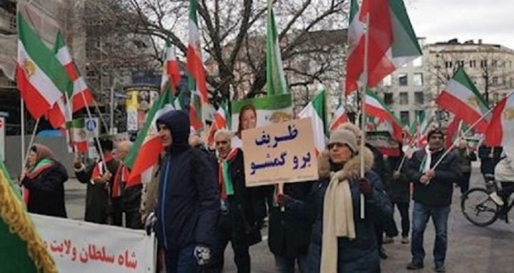 اعتراض بهحضور ظریف درکنفرانس امنیتی مونیخ