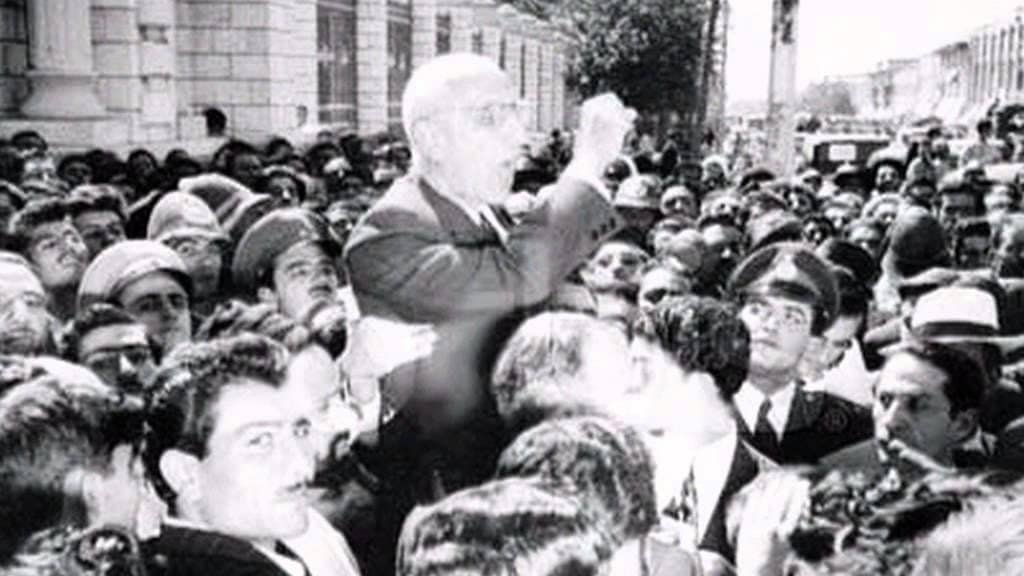 نه آخوند نه قزاق مصدق روحت شاد