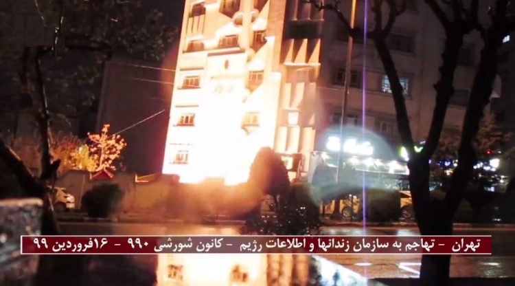 تهاجمبه سازمان زندانها و اطلاعات رژیم جنایتکار آخوندی - شورش و رزم بیامان فرزندان راستین ایران ادامه دارد