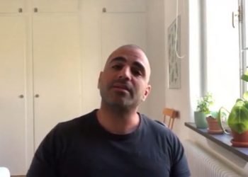 نشان‌دادن ارتباطات‌آشکار درمیان تقلا‌های امیر یغمایی برای احقاق «حق‌ارتباط با وزارت اطلاعات»، دربرنامه آفساید پیک شادی