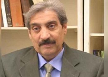 شستن دست‌های آمران قتل‌عام و آستانبوسی شاه و شیخ توسط شاعر سفله، از محمد قرایی (م. شوق)