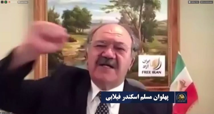 پهلوان مسلم اسکندرفیلابی دراجلاس شورای ملی مقاومت درآغاز چهلمین سال تأسیس
