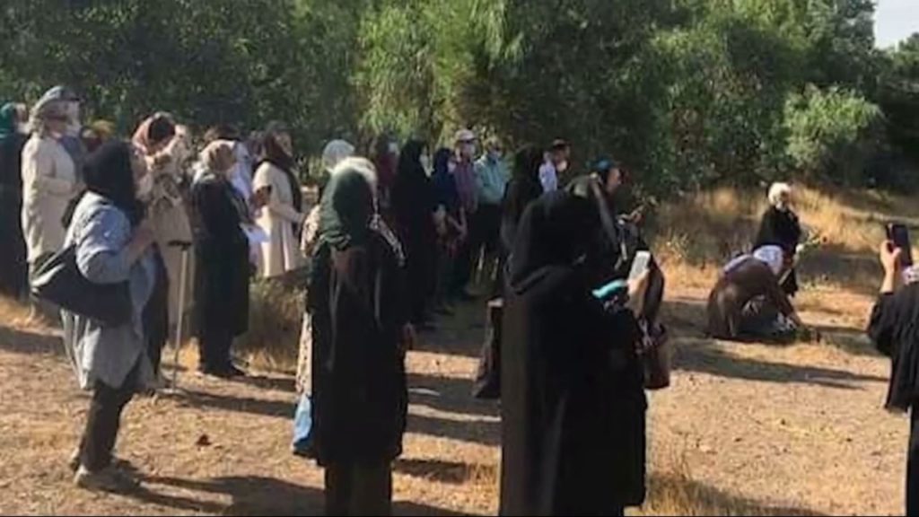 مادران شهدای قتلعام زندانیان سیاسی۶۷ درخاوران، گرامیداشت یاد قهرمانان تاریخ ایران در سالگرد پیروزی در «آزمایش وفای به پیمان» و «ایستادن برسر موضع»