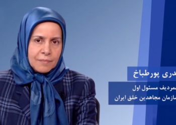 بدری پورطباخ، همردیف مسئول اول سازمان مجاهدین خلق، دراجلاس آغاز چهلمین سالگرد تأسیس شورای ملی مقاومت ایران