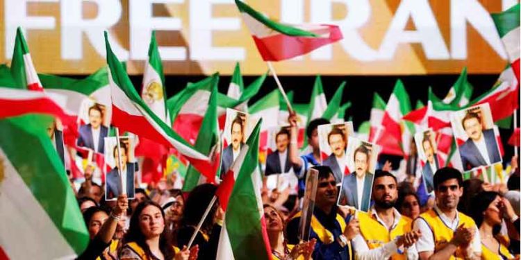 گفته می شود این تجمع در نزدیکی پاریس در حمایت از اپوزیسیون حکومت ایران هدف این توطئه بمب گذاری بوده است