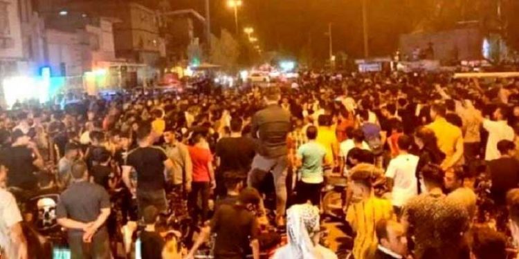 آسوشیتدپرس اختلالات تلفن همراه در ایران در بحبوحه اعتراضات آب