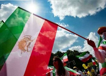 گزارشات خبری و تصویری خبرگزاری فرانسه از گردهمایی ایران آزاد