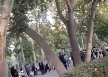 هفدهمین روز قیام، تظاهرات مردم مشهد با شعار زندانی سیاسی آزاد باید گردد ومرگ بر اصل ولایت‌ فقیه