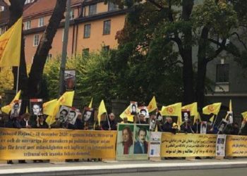 دادخواهی قتل عام شدگان ۶۷ تظاهرات ایرانیان آزاده و هواداران سازمان مجاهدین همزمان با دادگاه دژخیم حمید نوری