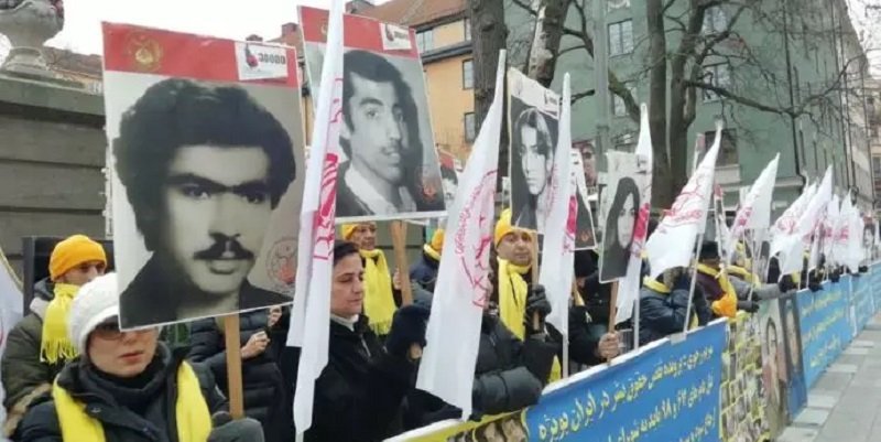 تظاهرات ایرانیان آزاده و هواداران مجاهدین در استکهلم همزمان با برگزاری دادگاه دژخیم حمید نوری در آلبانی ۲۴آبان