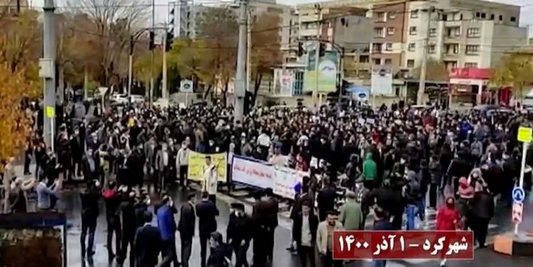 تجمع و راهپیمایی مردم شهرکرد و دیگر شهرهای چهارمحال و بختیاری در اعتراض به‌ بی آبی و غارت آب