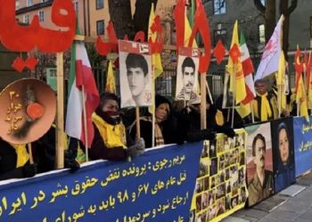 تظاهرات ایرانیان در استکهلم همزمان با دادگاه دژخیم نوری در دورس آلبانی