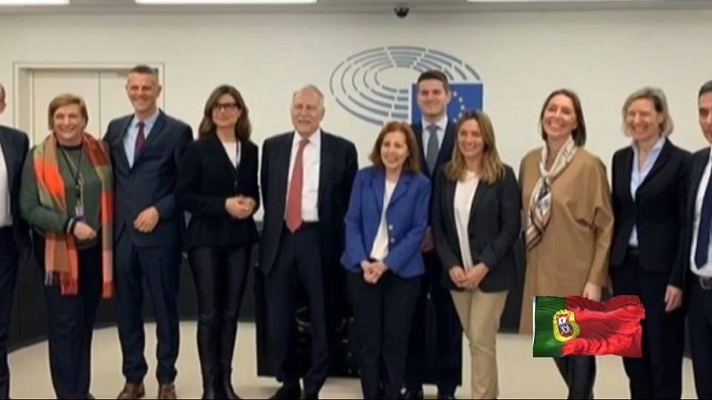 اینگرید بتانکورد، ماریا کاروالهو و فرانسیس تاونزند