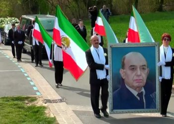 مراسم تشییع و خاکسپاری دکتر منوچهر هزارخانی مسئول کمیسیون فرهنگ و هنر شورای ملی مقاومت ایران - فرانسه اورسوراواز