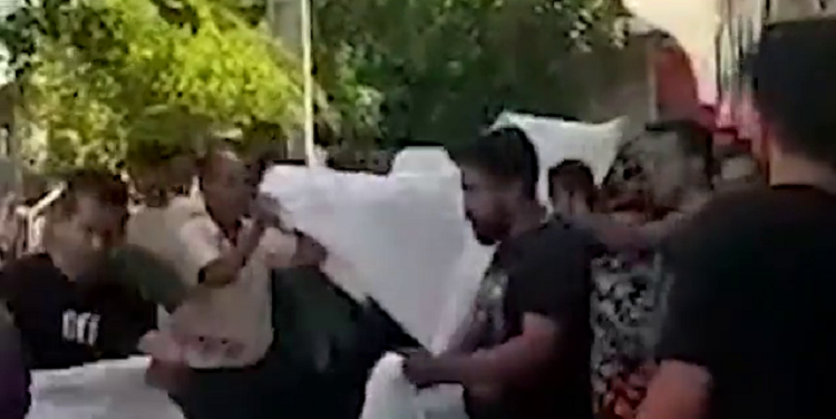 گزارش کانون شورشی از کازرون - یک مأمور شعار رضا شاه داد چند نفر که با او بودند تکرار کردند