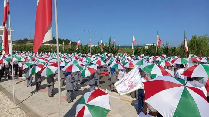 اشرف۳ - تجمع مجاهدان اشرفی در پی پیروزی مقاومت ایران و تمدید ممنوعیت برگرداندن اسدالله اسدی