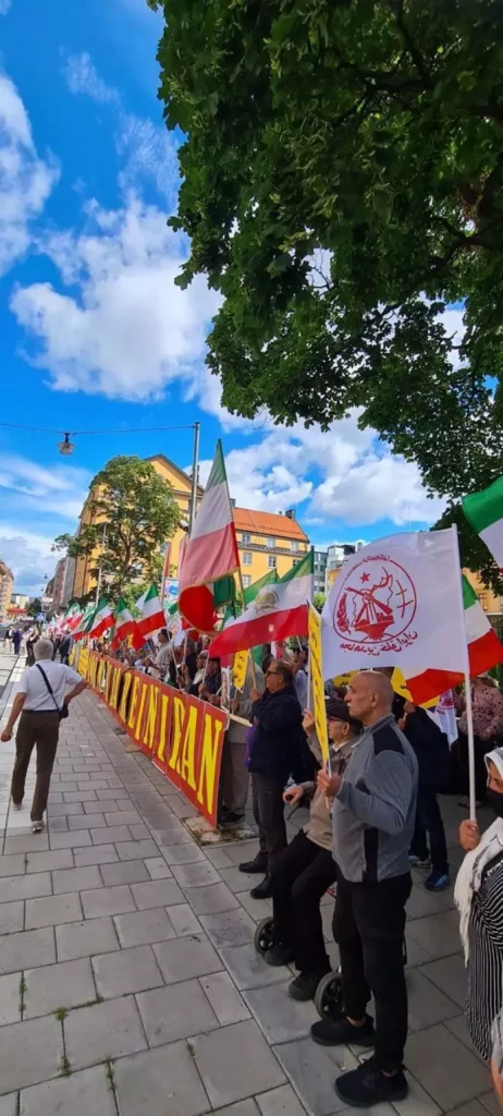 دژخیم حمید نوری به حبس ابد محکوم شد - تظاهرات ایرانیان در استکهلم مقابل دادگاه