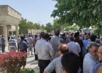 تجمع سراسری بازنشستگان تأمین اجتماعی در بیش از ۱۰شهر با شعار رئیسی دروغگو حاصل وعده‌هات کو