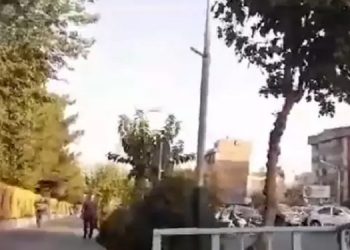تهران ستارخان - پخش شعارهای سرنگونی نه تاج و نه عمامه آخوند کارش تمامه - دوشنبه ۳ مرداد