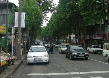 رشت خیابان تختی - پخش شعارهای خامنه ای سرنگون کاخ ستم واژگون - دوشنبه شب ۲۰ تیر