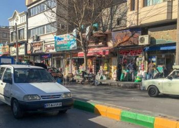 مشهد خیابان چهنو - پخش شعارهای مرگ بر خامنه ای درود بر رجوی - دوشنبه ۲۰ تیر