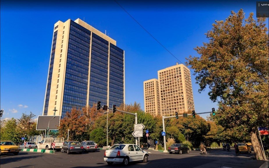 تهران - تهاجم کانونهای شورشی به ستاد مرکزی قوه قضاییهٔ جلادان در بلوار کشاورز- جمعه شب ۱۱شهریور