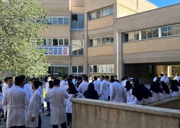 اعتصاب دانشگاههای ایران - دومین روز تجمع و اعتصاب دانشجویان دانشکده دندانپزشکی تبریز و چمران اهواز