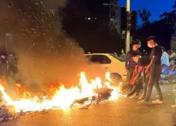نهمین روز قیام سراسری در تهران و سایر شهرهای میهن - خیابانها در تسخیر قیام کنندگان