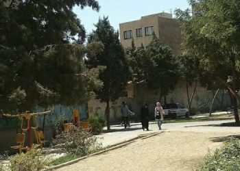 کرج - میدان گلها، بوستان پرنیان - پخش شعارهای نفرین خلق و تاریخ بر شاه و شیخ خون ریز و ...