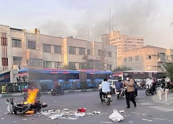 بیست و نهمین روز قیام سراسری - تظاهرات گسترده مردم زاهدان با شعار مرگ بر دیکتاتور و مرگ بر بسیجی