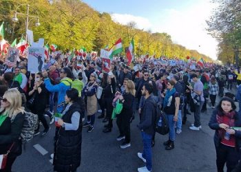 تظاهرات و راهپیمایی هموطنان در کشورهای مختلف جهان در حمایت از قیام سراسری با پرچم ایران