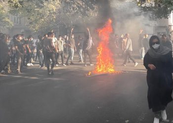 نوزدهمین روز قیام سراسری - همزمان با اعتصاب دانشجویان، معلمان و بازاریان شریف