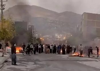 چهل و چهارمین روز قیام سراسری - سالروز کوروش کبیر و اعتصاب مغازه‌ داران شیراز