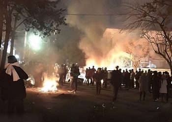 پنجاه و پنجمین روز قیام سراسری -  تظاهرات همبستگی با جمعه خونین زاهدان در دهها شهر ایران