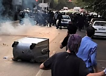 پنجاه و چهارمین روز قیام سراسری - تظاهرات دانشگاه‌ها و مردم دلیر مریوان بر مزار دانشجوی شهید نسرین قادری