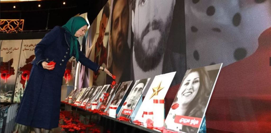 مریم رجوی: درود بر زنان شجاع بلوچ که در زاهدان با شعار ”چه با حجاب، چه بی‌حجاب، پیش به‌سوی انقلاب“ بر پیشتازی زنان در نبرد با آخوندهای حاکم تاکید کردند