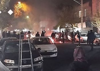 صدمین روز قیام سراسری - به آتش کشیدن پایگاه بسیج و اعتصاب کارکنان سازمان ثبت اسناد و املاک کشور