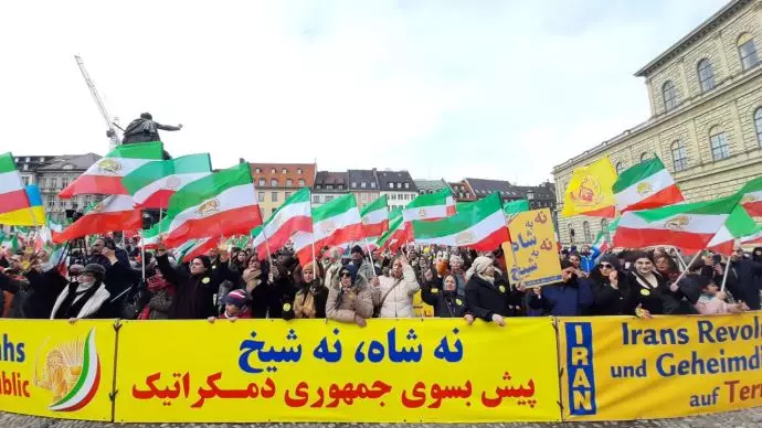 تظاهرات ایرانیان آزاده مقابل اجلاس امنیتی مونیخ با شعار «سپاهی‌ها ساواکی‌ها دیگه تمومه ماجرا» - ۲۸بهمن 