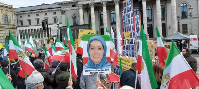 تظاهرات ایرانیان آزاده مقابل اجلاس امنیتی مونیخ با شعار «سپاهی‌ها ساواکی‌ها دیگه تمومه ماجرا» - ۲۸بهمن 