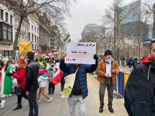 چماقداران سلطنت طلب یک تظاهر کننده را در بروکسل راهی بیمارستان کردند! - بهرام رحمانی