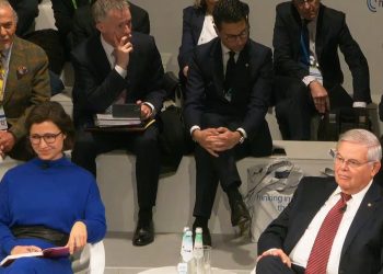سناریوی مفتضح و مضحک سوته‌ دلان سلطنت و شکایتهای ابلهانه به سناتور منندز از مجاهدین و مقاومت «ترسناک» ایران در کنفرانس امنیتی مونیخ