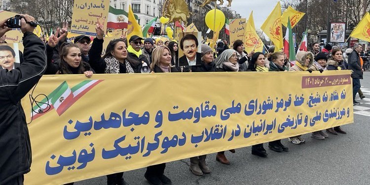 تظاهرات پاریس-از سرنگونی دیکتاتوری شاه تا قیام برای جمهوری دموکراتیک