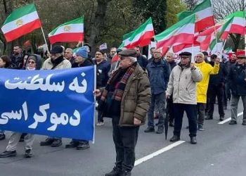 تظاهرات ایرانیان آزاده در مرکز شهر کلن